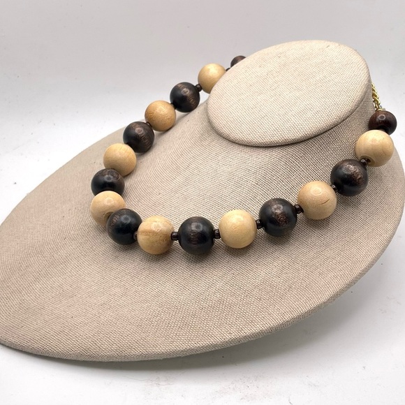 Chunky Vintage Light and Dark Wood Bead Choker Necklace - Picture 7 of 15